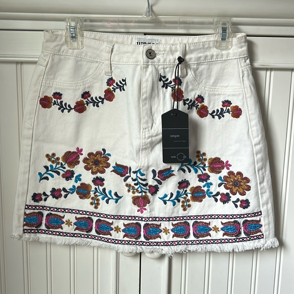 NWT Umgee Floral Embroidered High Waisted Frayed Hem Denim Mini Skirt